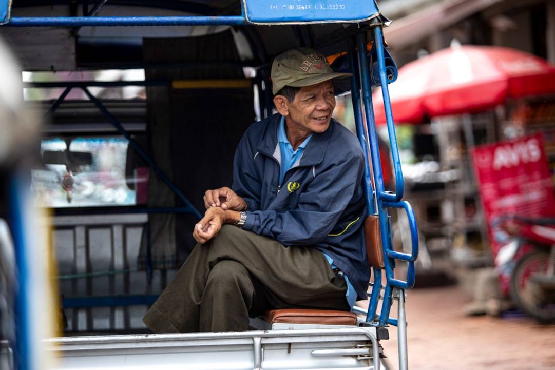 Laos etiquette