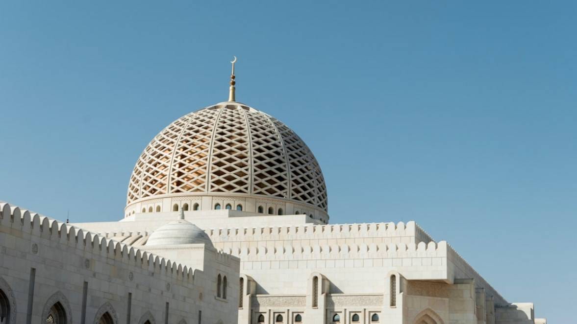 Gran Mezquita del Sultán Qaboos: Un ícono arquitectónico de Omán