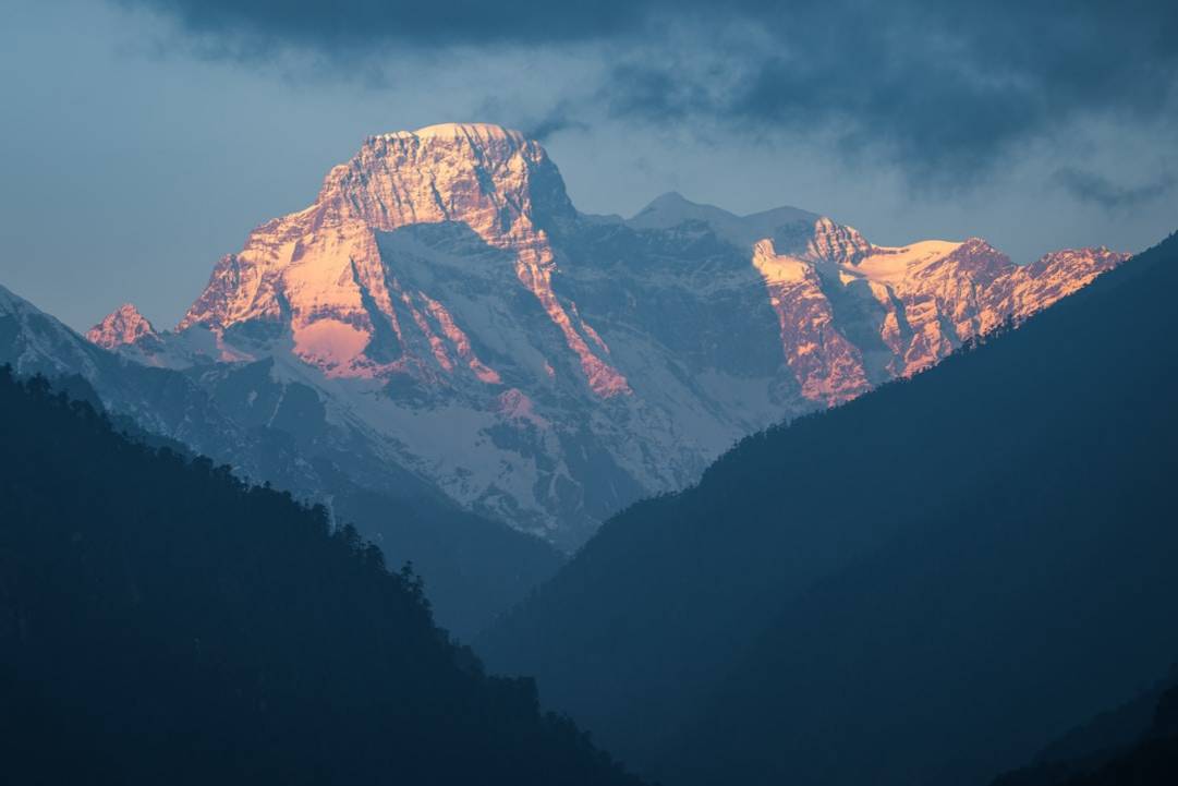 Senderismo en el Parque Nacional de Jigme Singye Wangchuck: Desafío y belleza natural