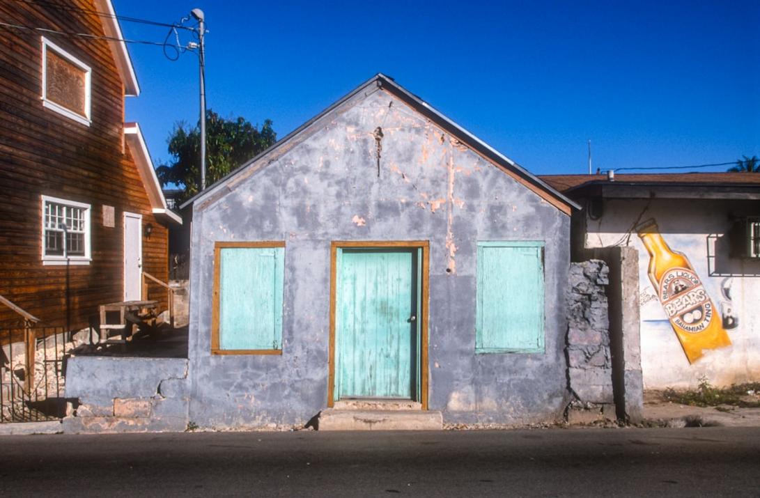 accommodation Jamaica vs Bahamas