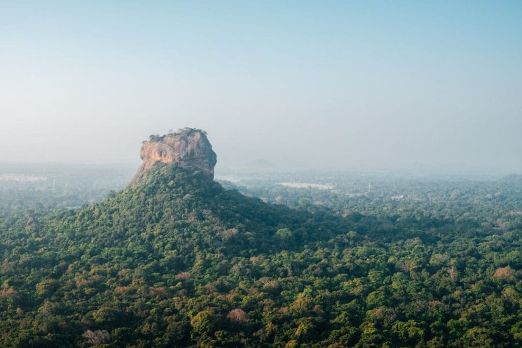 -Roca de Pidurangalapidurangala-rockSigiriya