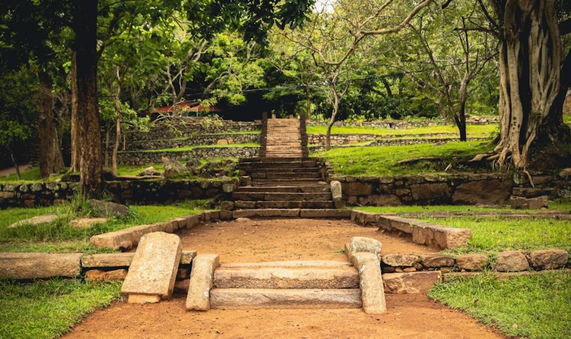 Mihintalemihintale-sacred-mountainAnuradhapura highlights