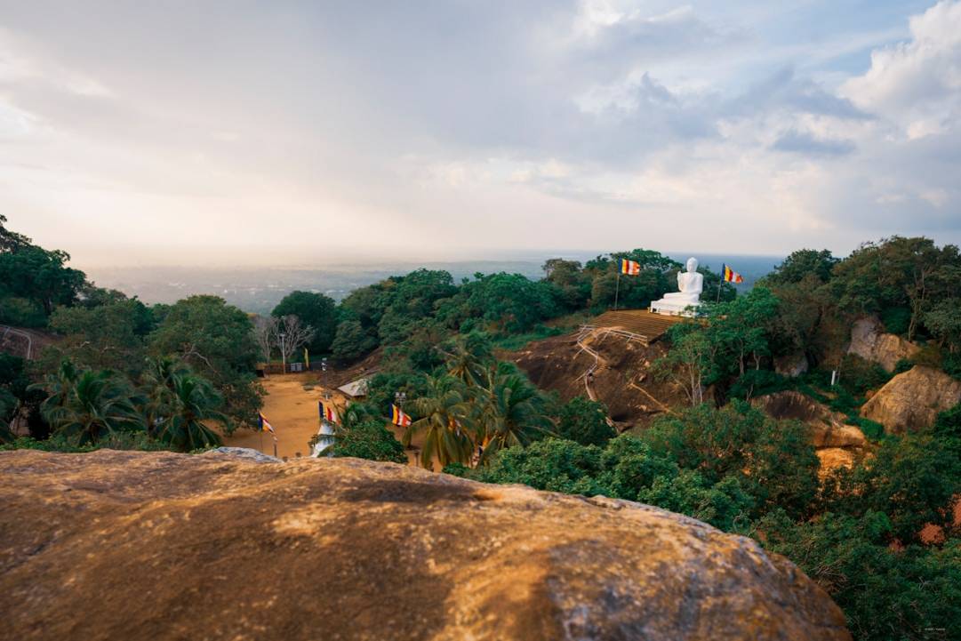 Mihintalemihintale-sacred-mountainAnuradhapura scenery