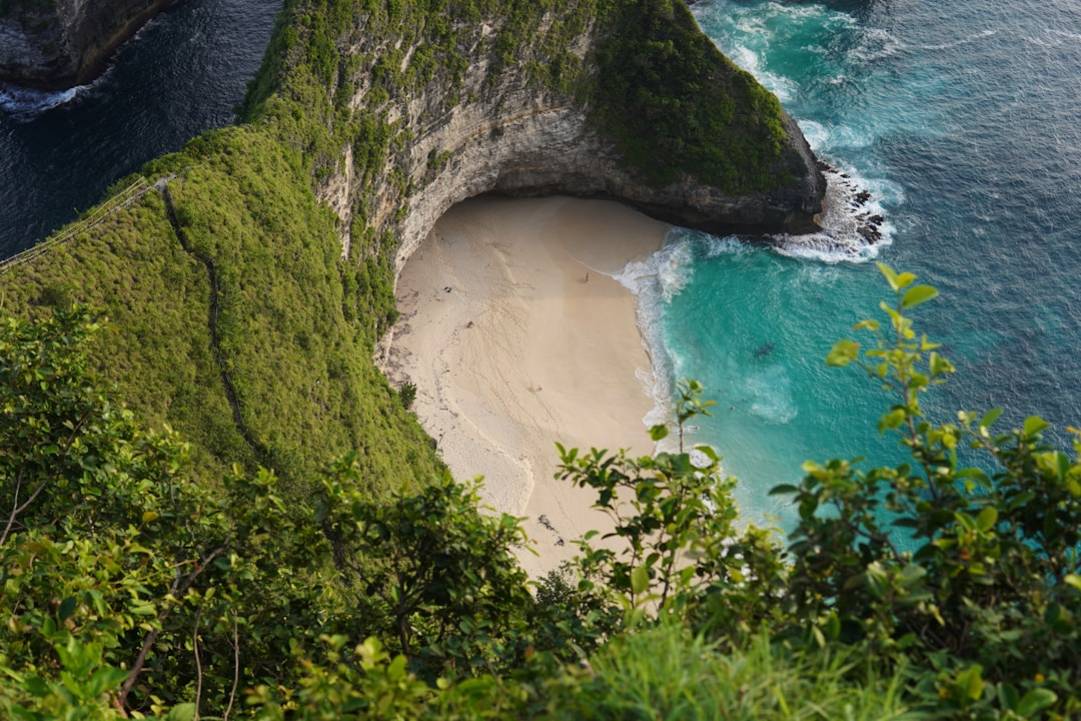 Kelingking Beach (Bahía T-Rex)kelingking-beachNusa Penida overview